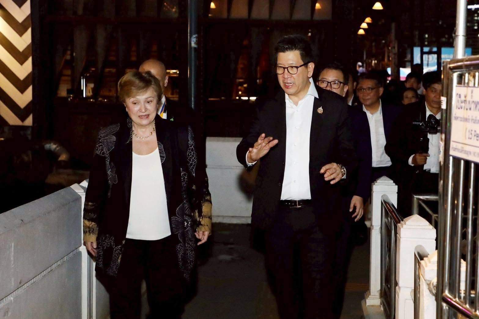 ดร.เอกนิติ นิติทัณฑ์ประภาศ รองนายกรัฐมนตรีและรัฐมนตรีว่าการกระทรวงการคลัง พร้อมคณะผู้บริหาร จากกระทรวงการคลัง นำดร.คริสตาลินา กอร์เกียวา กรรมการจัดการกองทุนการเงินระหว่างประเทศ (IMF) และคณะ เยี่ยมชมพิพิธบางลำพู